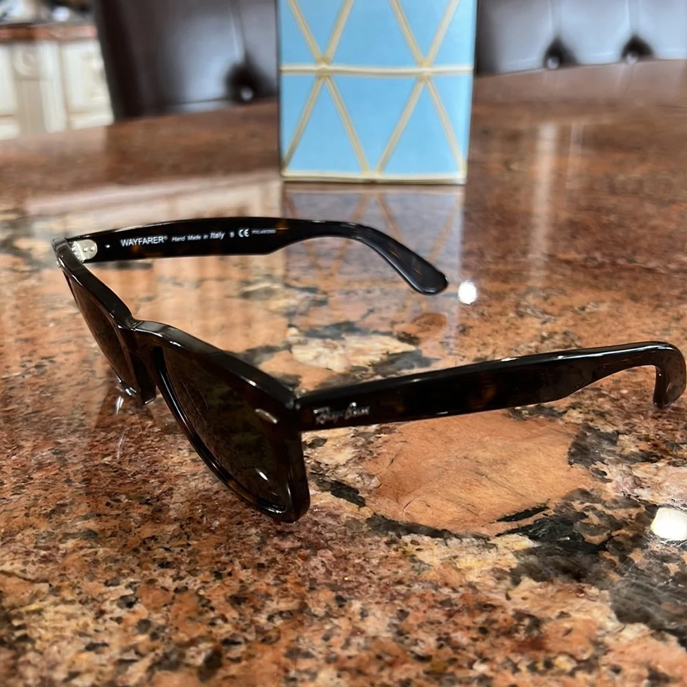 Women’s Wayfarer Ray Ban Polarized Sunglasses - Picture 5 of 9